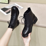 圆头皮靴马丁靴女2025冬大码头层牛皮舒适平底短靴黑色棉靴女靴子