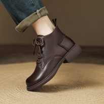 头层牛皮马丁靴女2025年秋冬大码皮靴粗跟复古圆头软底侧拉链短靴